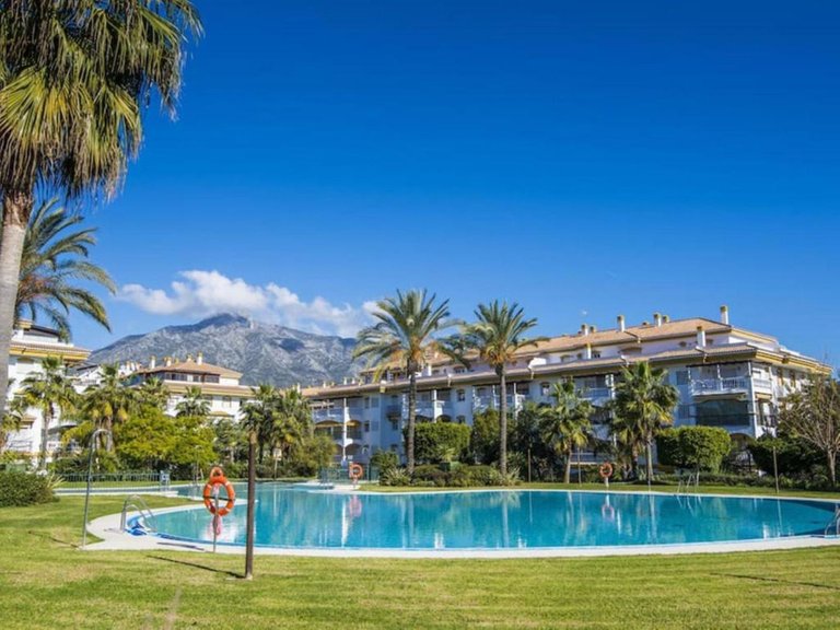 Apartment for Sale in Nueva Andalucía, Malaga 1