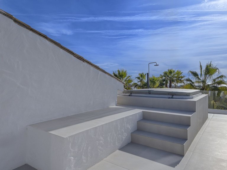 Apartment for Sale in El Paraiso, Malaga 14