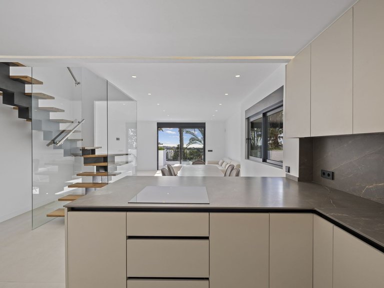 Apartment for Sale in El Paraiso, Malaga 4