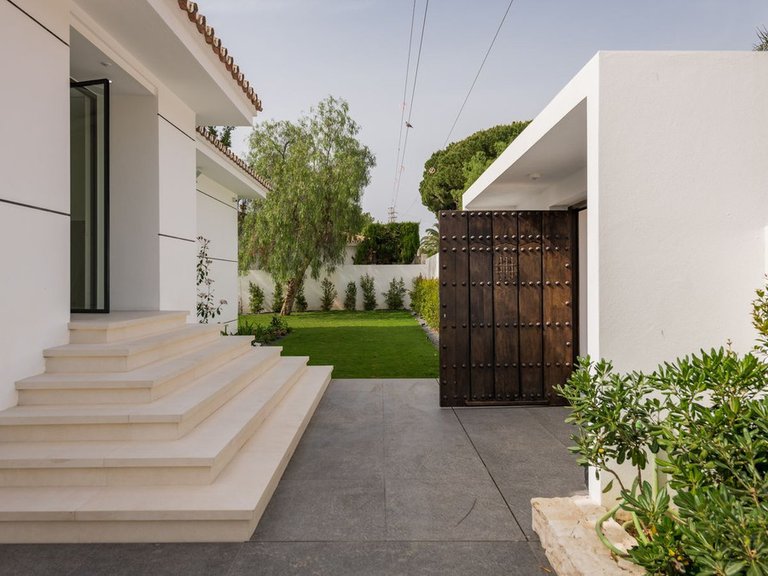 Villa for Sale in Guadalmina Alta, Malaga 10