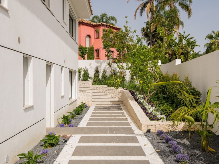Villa for Sale in Guadalmina Alta, Malaga 12