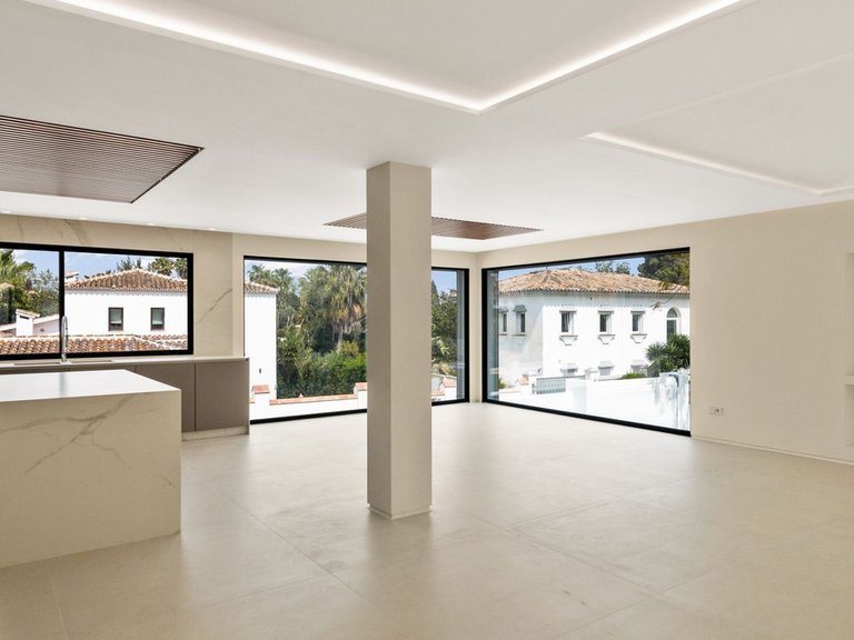 Villa for Sale in Guadalmina Alta, Malaga 13