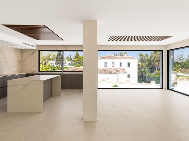 Villa for Sale in Guadalmina Alta, Malaga 14