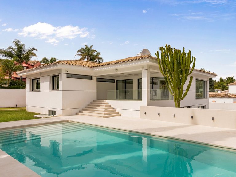 Villa for Sale in Guadalmina Alta, Malaga 2