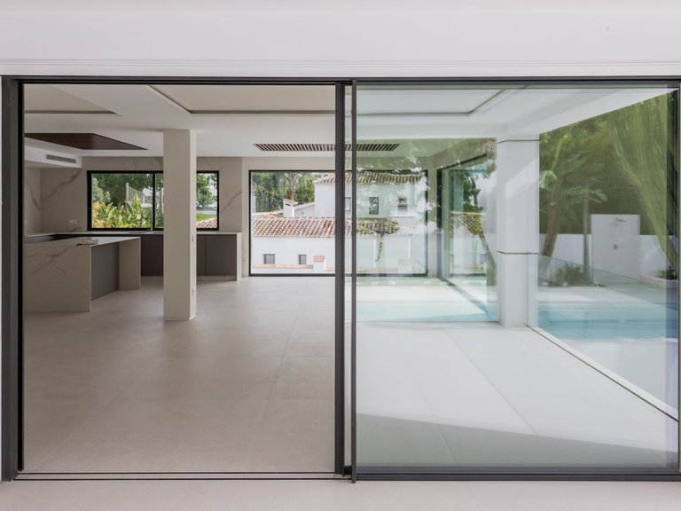 Villa for Sale in Guadalmina Alta, Malaga 38