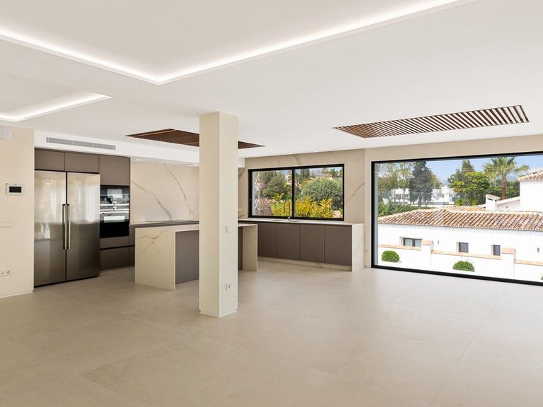 Villa for Sale in Guadalmina Alta, Malaga 41