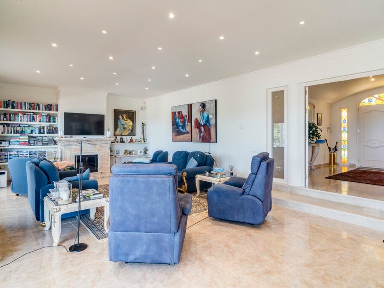 Villa for Sale in Valtocado, Malaga 11