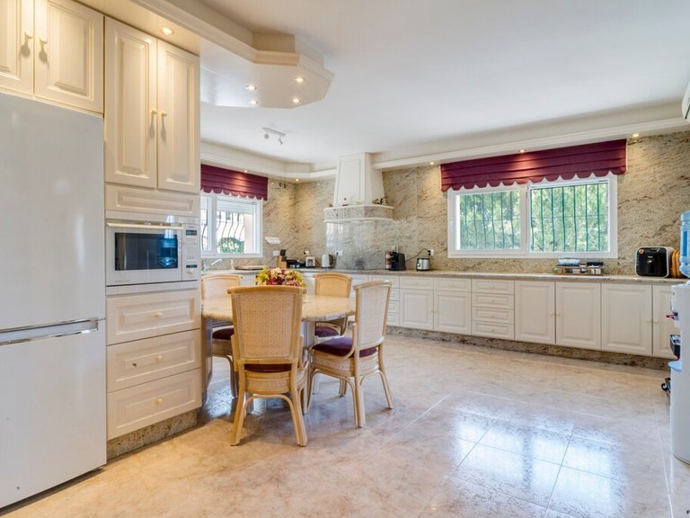 Villa for Sale in Valtocado, Malaga 18