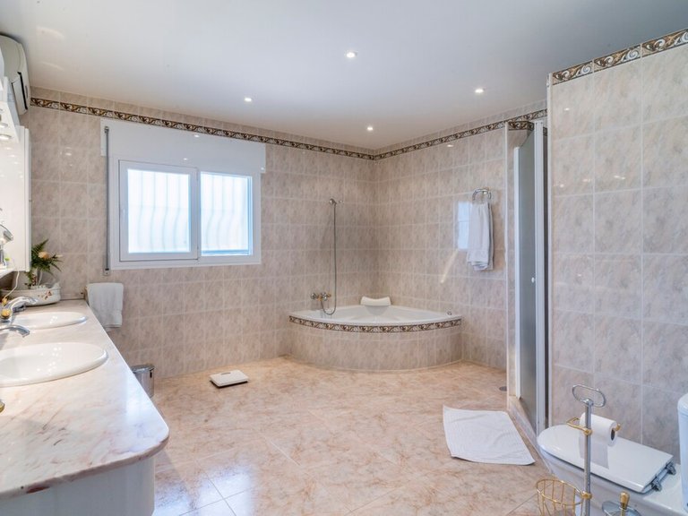 Villa for Sale in Valtocado, Malaga 29