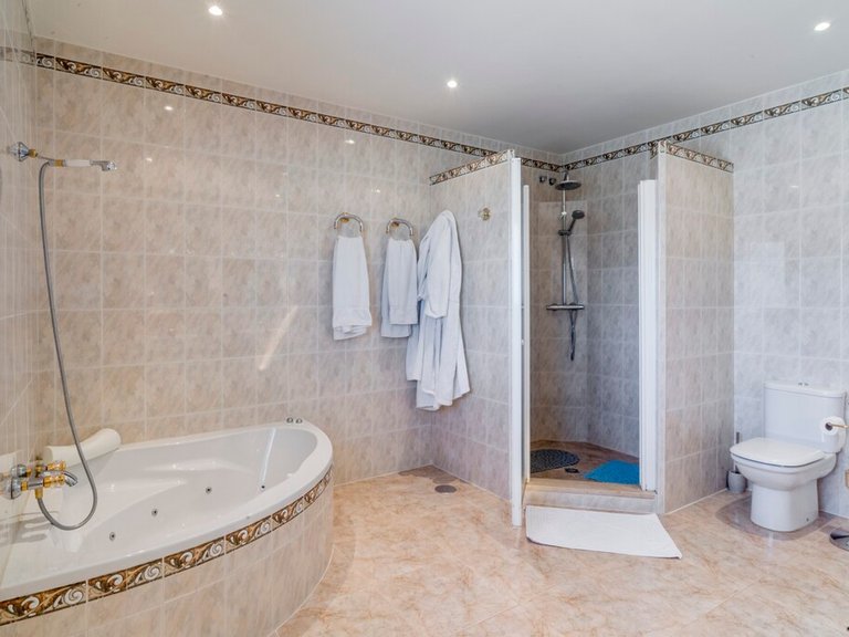 Villa for Sale in Valtocado, Malaga 31