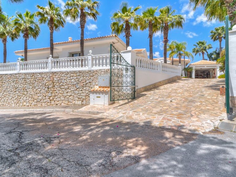 Villa for Sale in Valtocado, Malaga 5