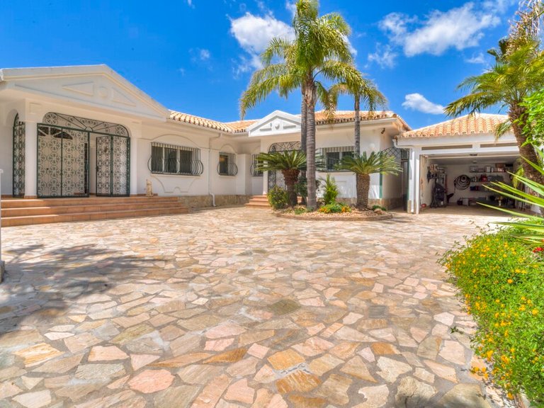 Villa for Sale in Valtocado, Malaga 6