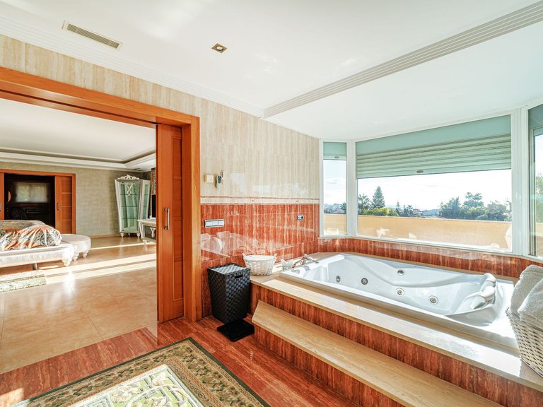 Villa for Sale in Marbella, Malaga 17