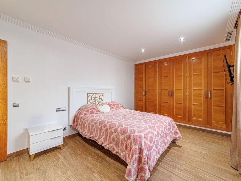 Villa for Sale in Marbella, Malaga 32