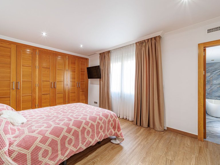 Villa for Sale in Marbella, Malaga 33