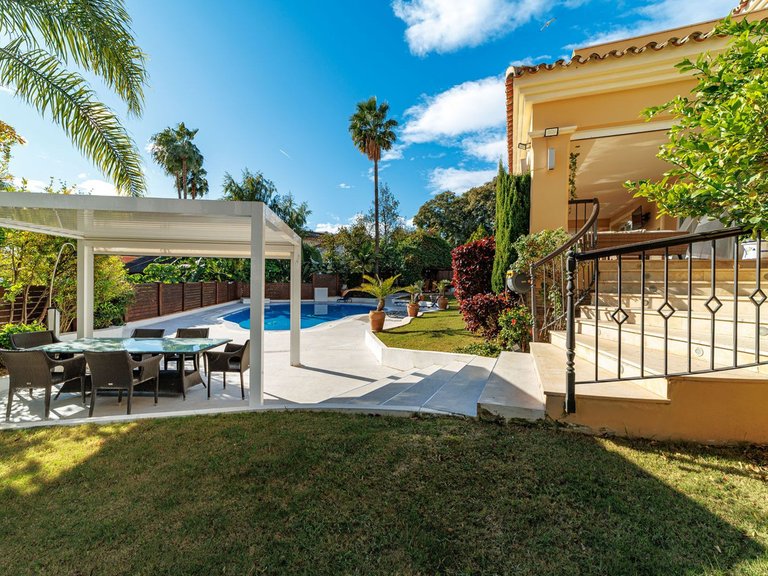 Villa for Sale in Marbella, Malaga 44