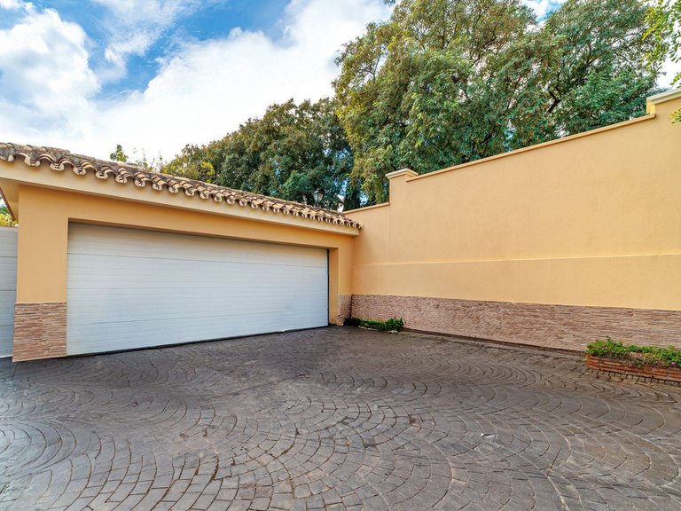 Villa for Sale in Marbella, Malaga 68