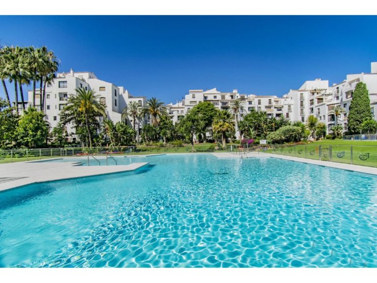 Apartment for Sale in Puerto Banús, Malaga 1