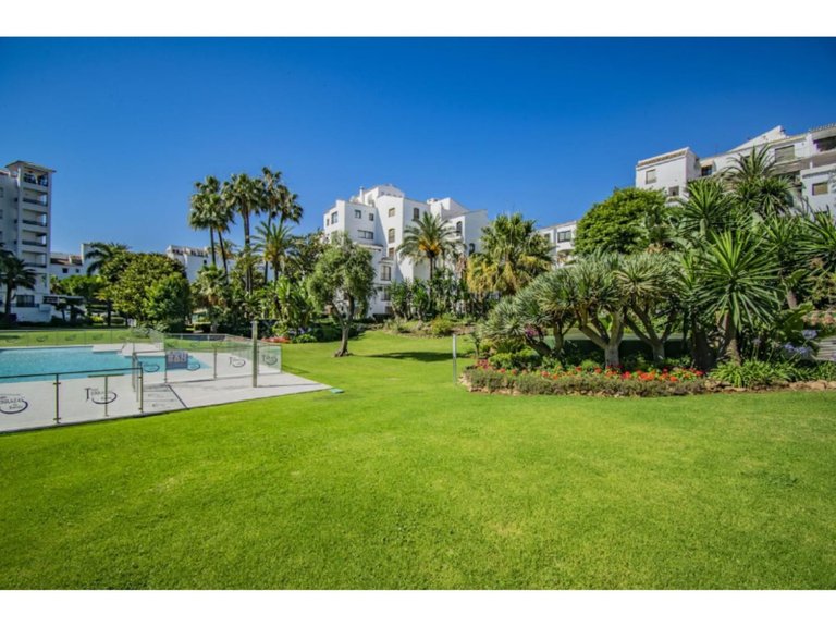 Apartment for Sale in Puerto Banús, Malaga 10