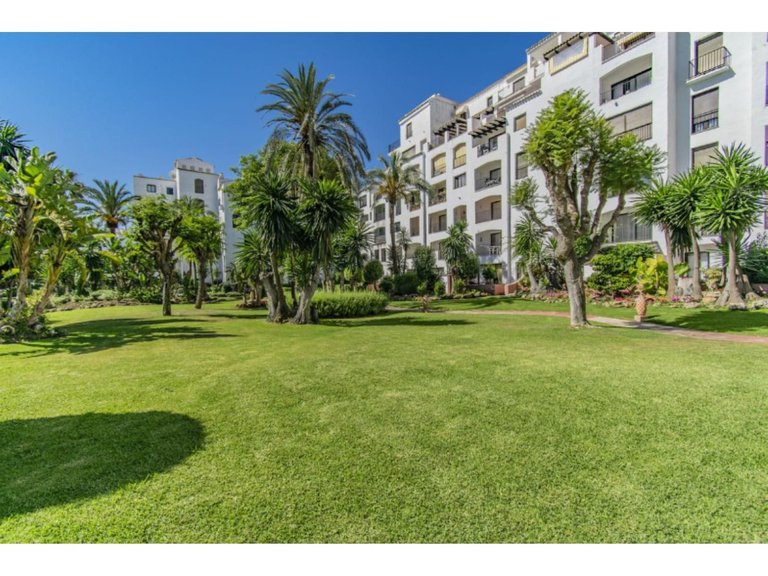 Apartment for Sale in Puerto Banús, Malaga 2