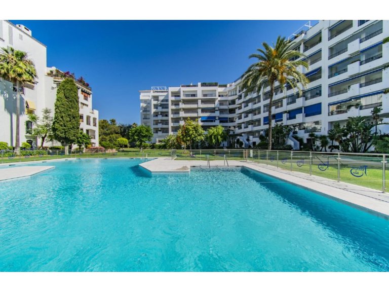 Apartment for Sale in Puerto Banús, Malaga 20