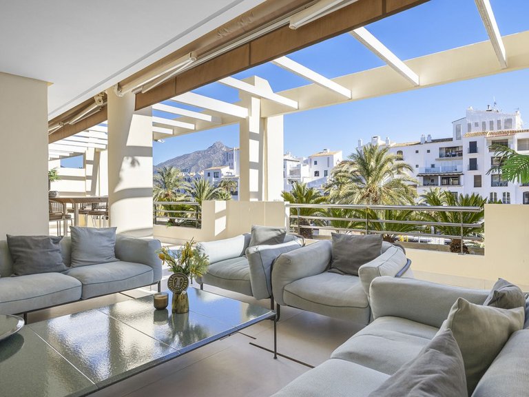 Apartment for Sale in Puerto Banús, Malaga 1