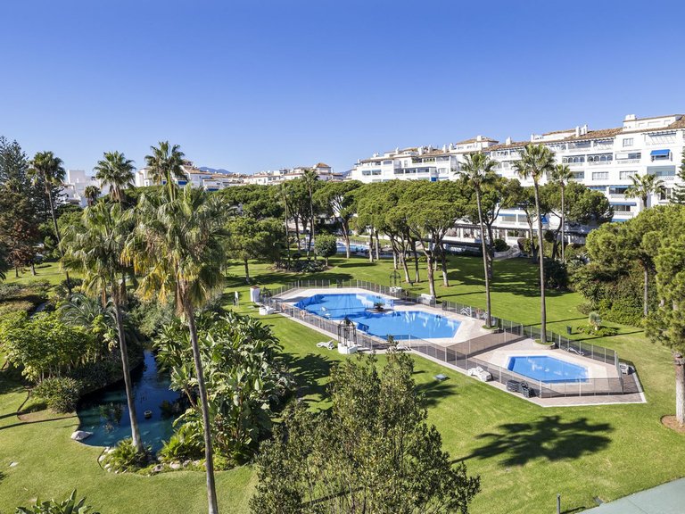 Apartment for Sale in Puerto Banús, Malaga 23