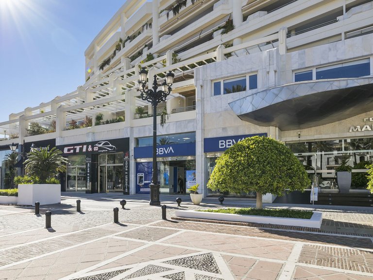 Apartment for Sale in Puerto Banús, Malaga 25
