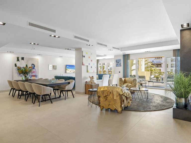 Apartment for Sale in Puerto Banús, Malaga 8