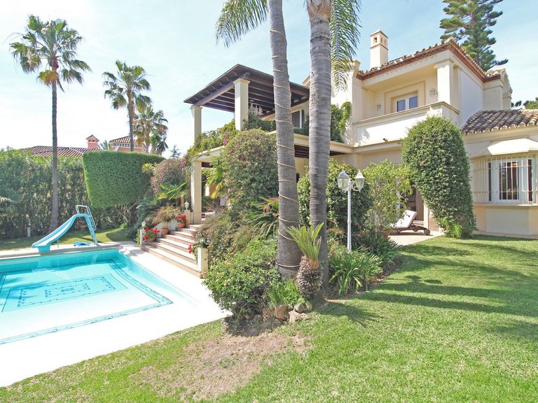Villa for Sale in Bahía De Marbella, Malaga 1