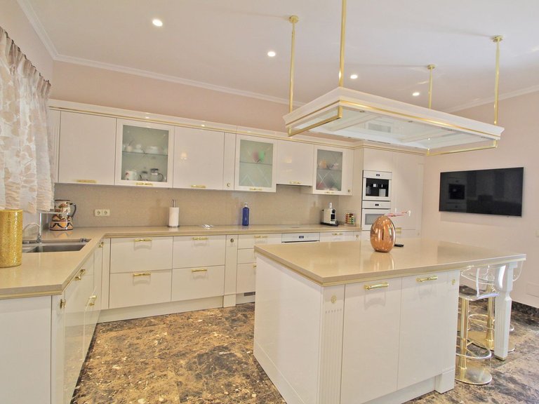 Villa for Sale in Bahía De Marbella, Malaga 11