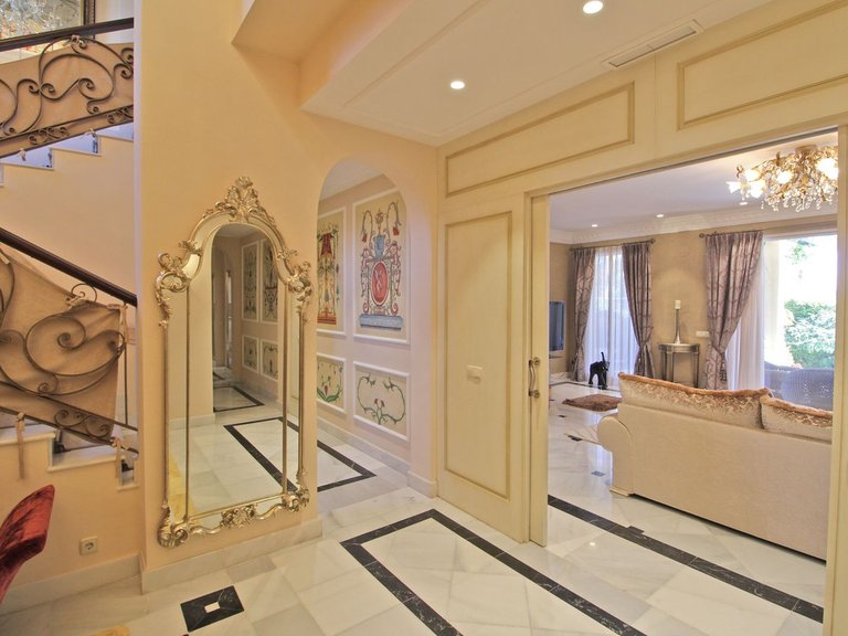 Villa for Sale in Bahía De Marbella, Malaga 13