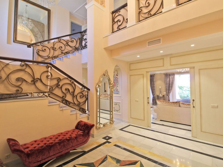 Villa for Sale in Bahía De Marbella, Malaga 14