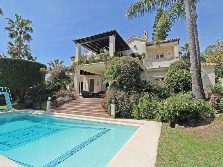 Villa for Sale in Bahía De Marbella, Malaga 28