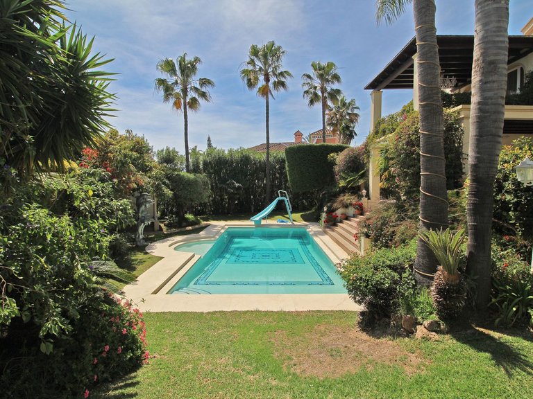 Villa for Sale in Bahía De Marbella, Malaga 3