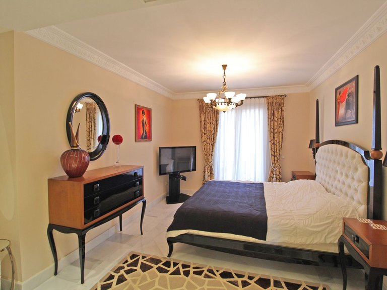 Villa for Sale in Bahía De Marbella, Malaga 30