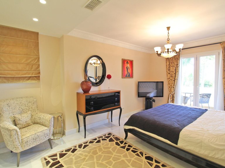 Villa for Sale in Bahía De Marbella, Malaga 32