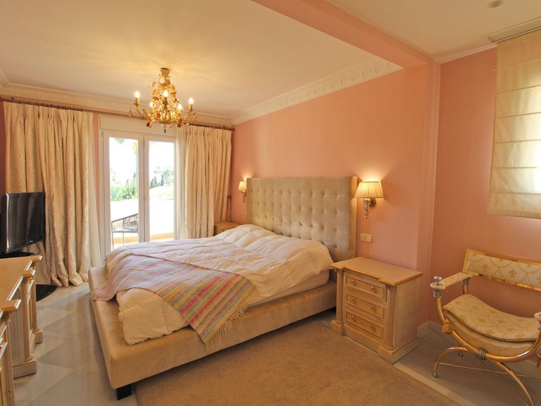 Villa for Sale in Bahía De Marbella, Malaga 38