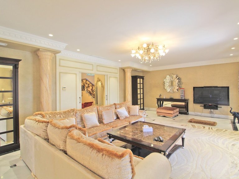 Villa for Sale in Bahía De Marbella, Malaga 8