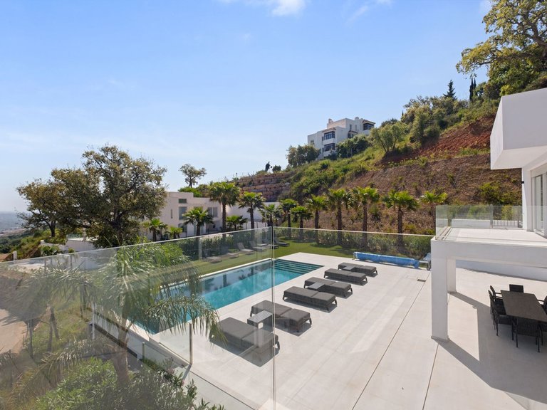 Villa for Sale in La Mairena, Malaga 52