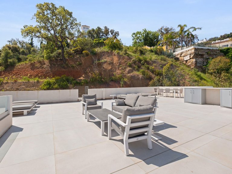 Villa for Sale in La Mairena, Malaga 54