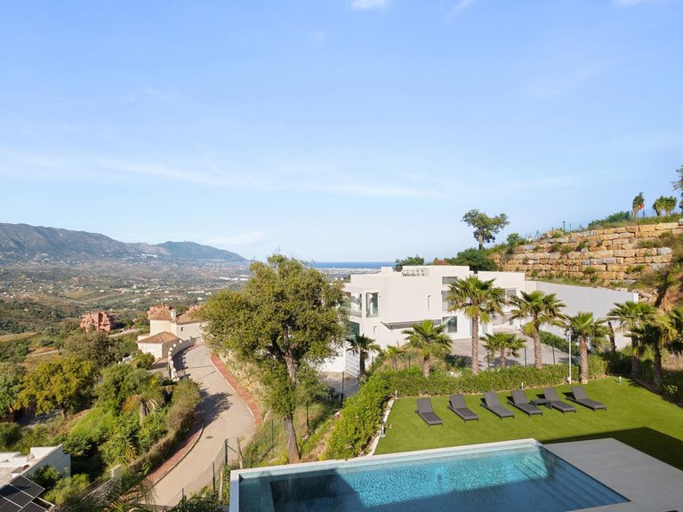 Villa for Sale in La Mairena, Malaga 60