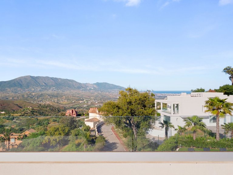 Villa for Sale in La Mairena, Malaga 61