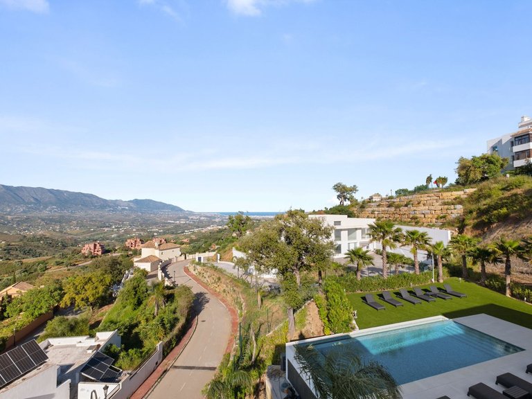 Villa for Sale in La Mairena, Malaga 62