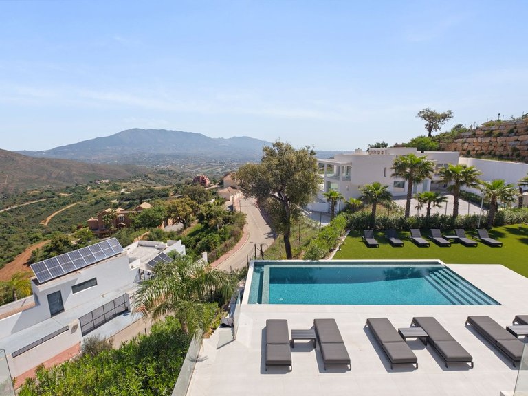 Villa for Sale in La Mairena, Malaga 63