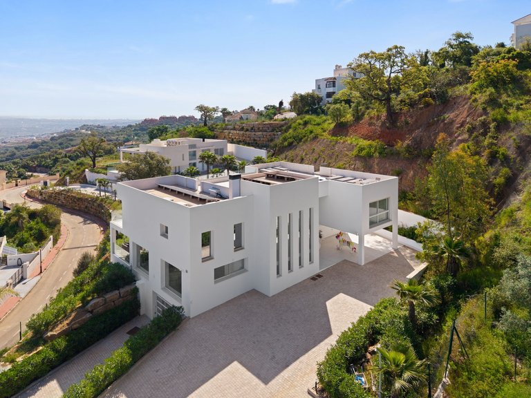 Villa for Sale in La Mairena, Malaga 64