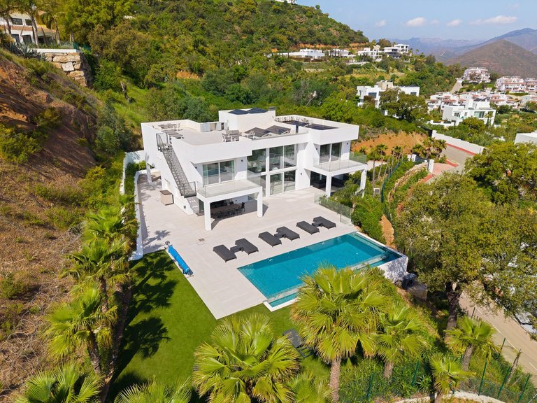Villa for Sale in La Mairena, Malaga 66