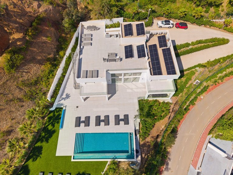 Villa for Sale in La Mairena, Malaga 67