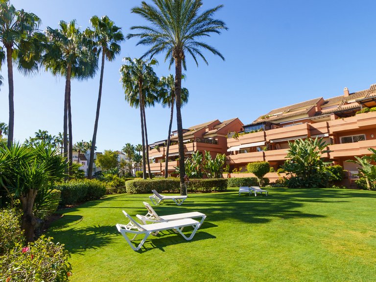 Apartment for Sale in Puerto Banús, Malaga 1