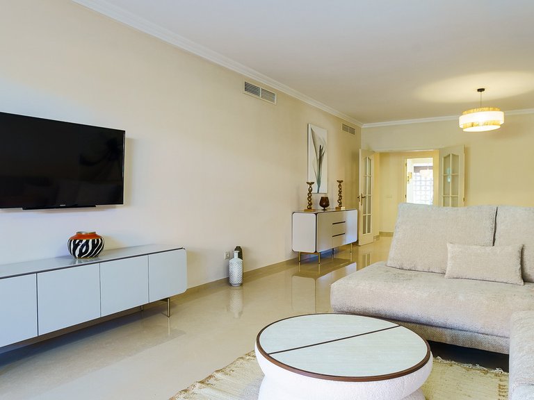 Apartment for Sale in Puerto Banús, Malaga 3